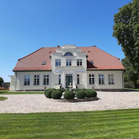 Hotel Gutshaus Neu Farpen Neuburg  Esterno foto