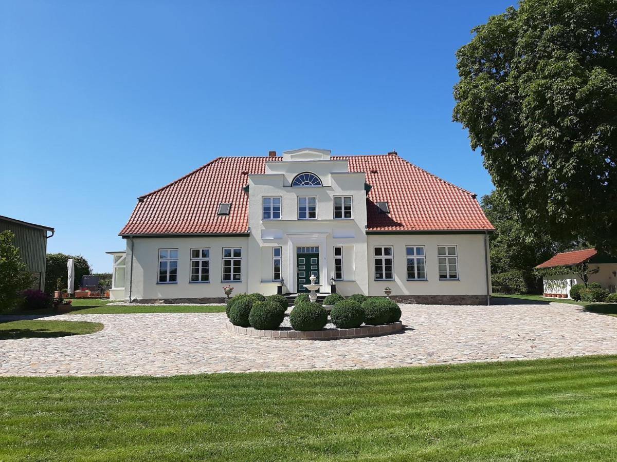 Hotel Gutshaus Neu Farpen Neuburg  Esterno foto