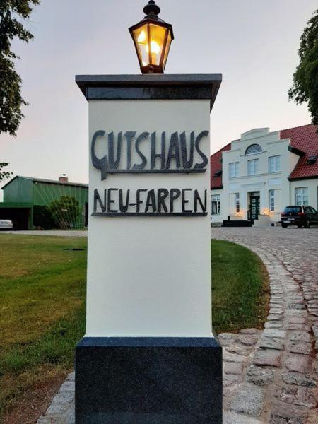 Hotel Gutshaus Neu Farpen Neuburg  Esterno foto